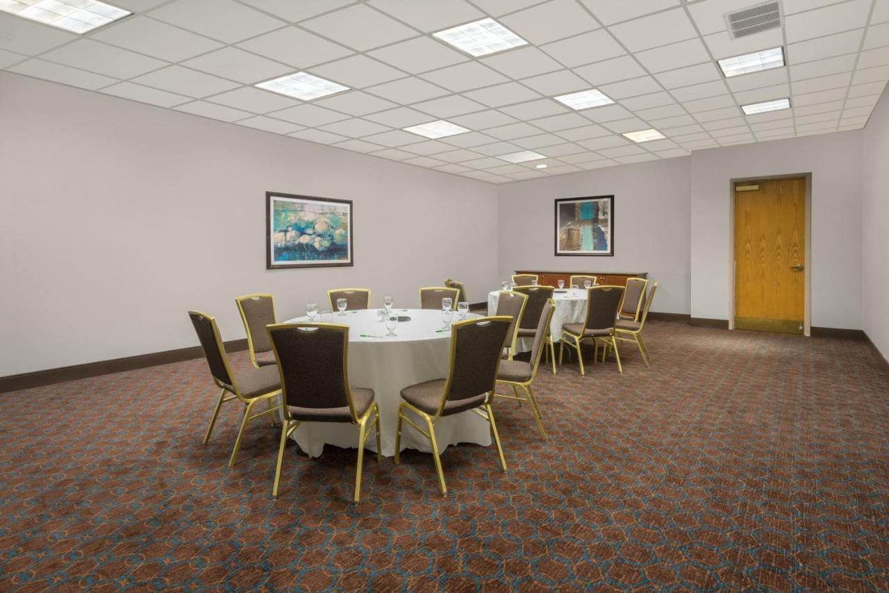 Envision Hotel & Conference Center Mansfield-Foxboro Экстерьер фото